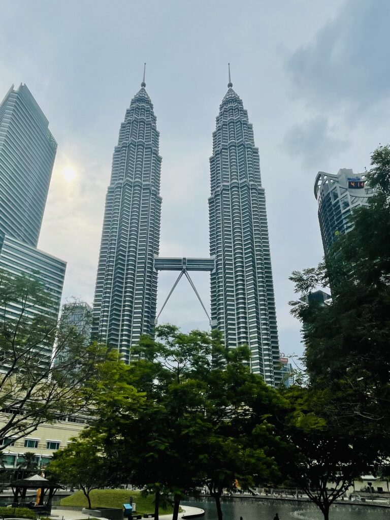 Les Tours Petronas dans le KLCC de Kuala Lumpur en Malaisie
