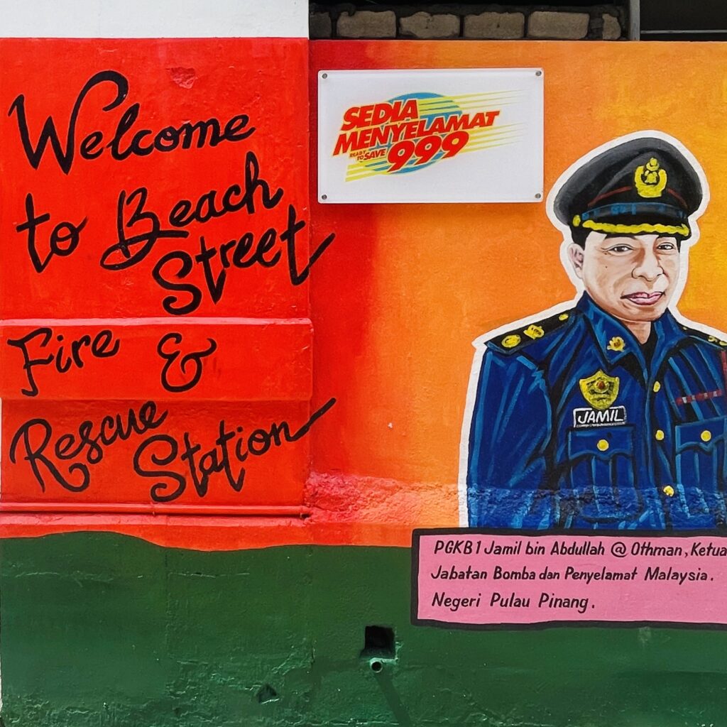 Street Art en hommage aux soldats du feu sur les murs de la caserne de Georgetown en Malaisie