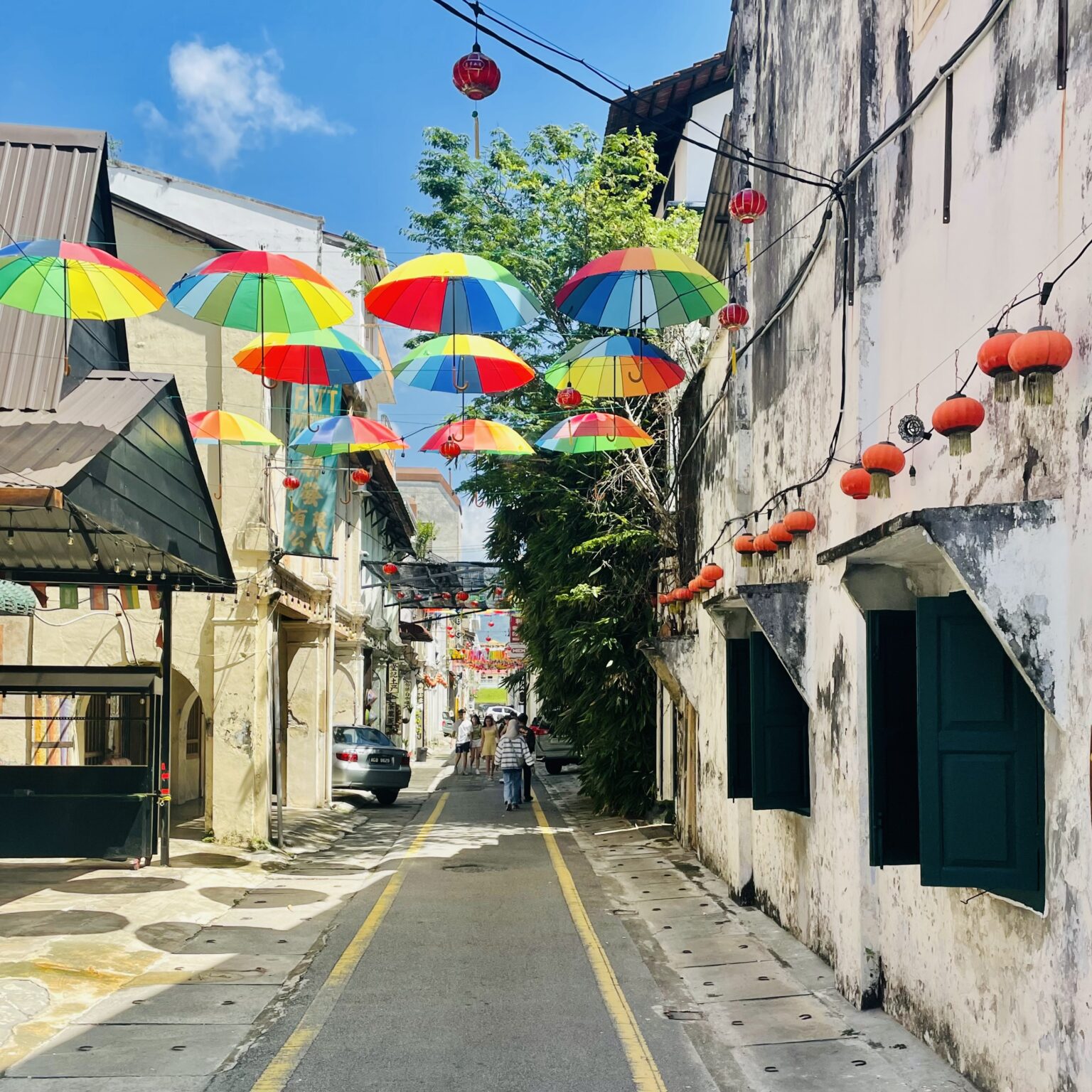 Rue des parapluies multicolores à Ipoh en Malaisie